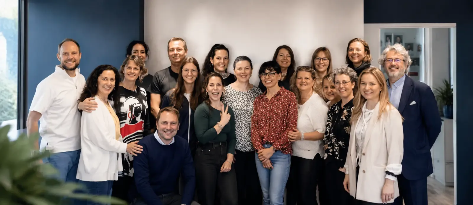 Das versammelte Team von Becker & Associés